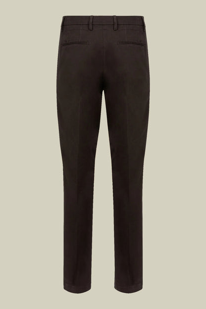 Men's classic twill chinos in a perfect fit