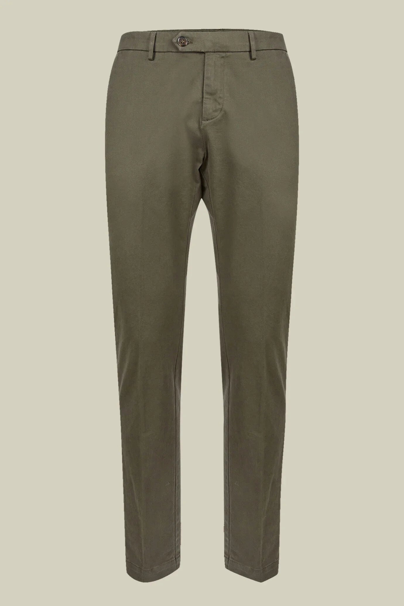 Men's classic twill chinos in a perfect fit