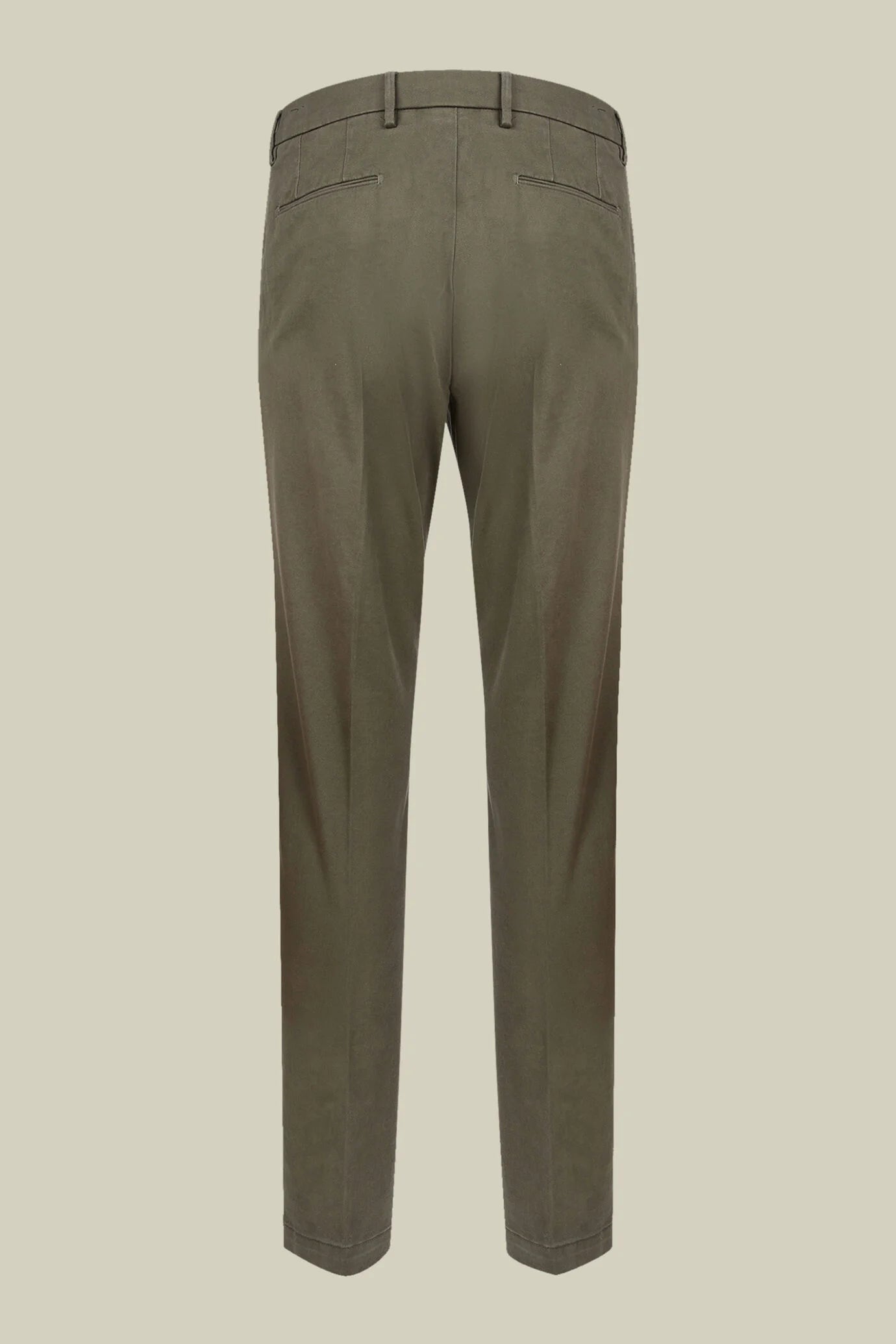 Men's classic twill chinos in a perfect fit