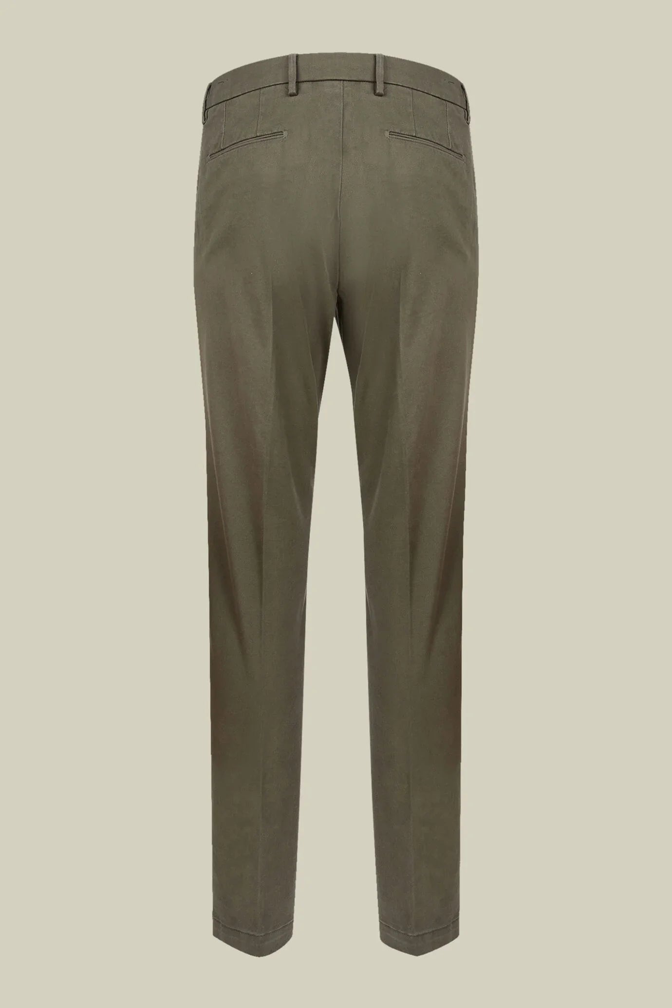 Men's classic twill chinos in a perfect fit