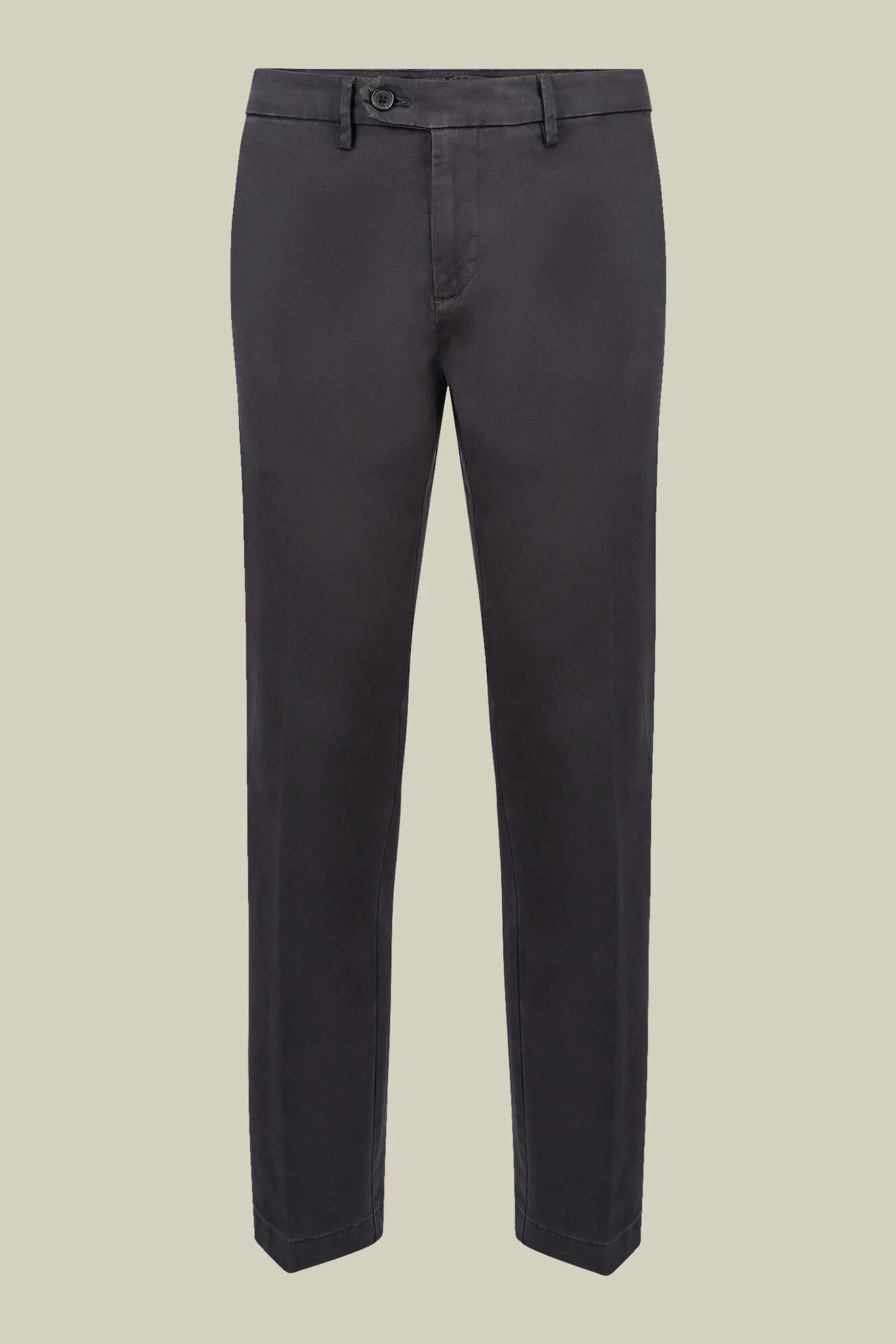 Men's classic twill chinos in a perfect fit