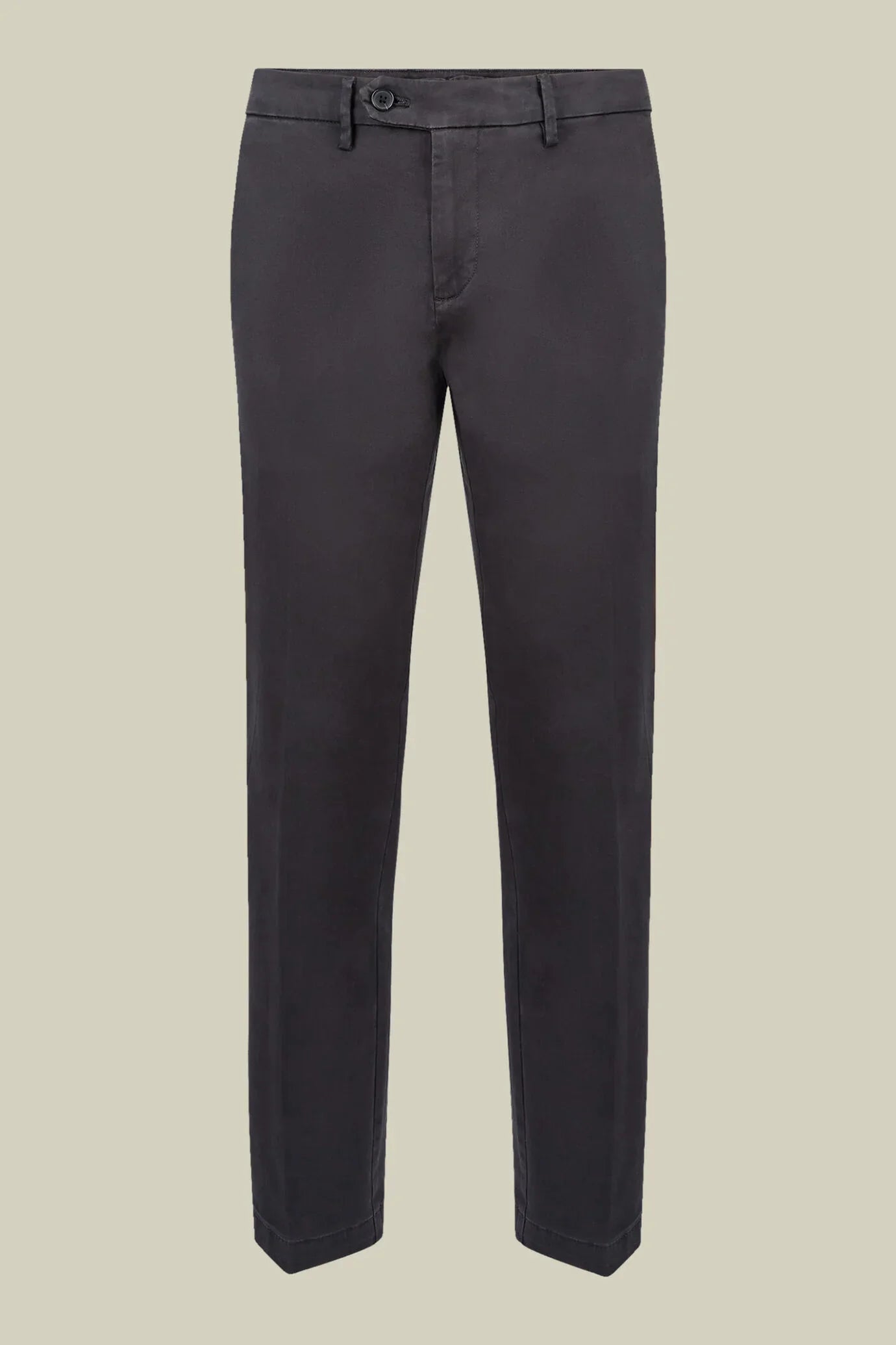 Men's classic twill chinos in a perfect fit