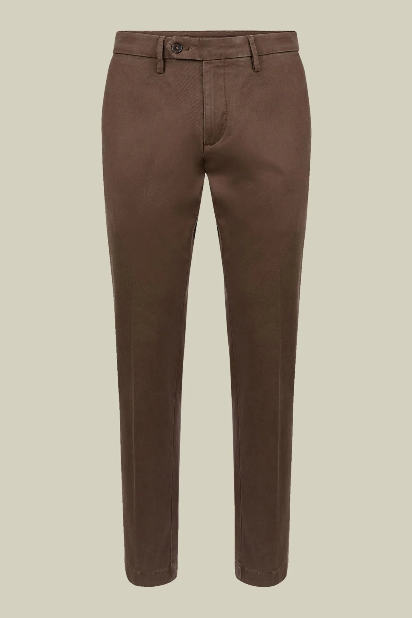 Men's classic twill chinos in a perfect fit