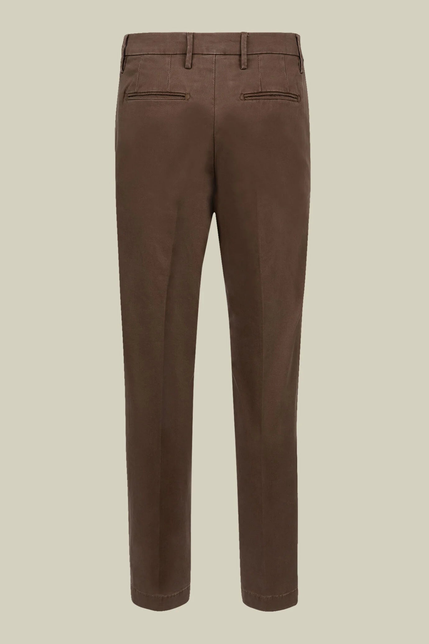 Men's classic twill chinos in a perfect fit
