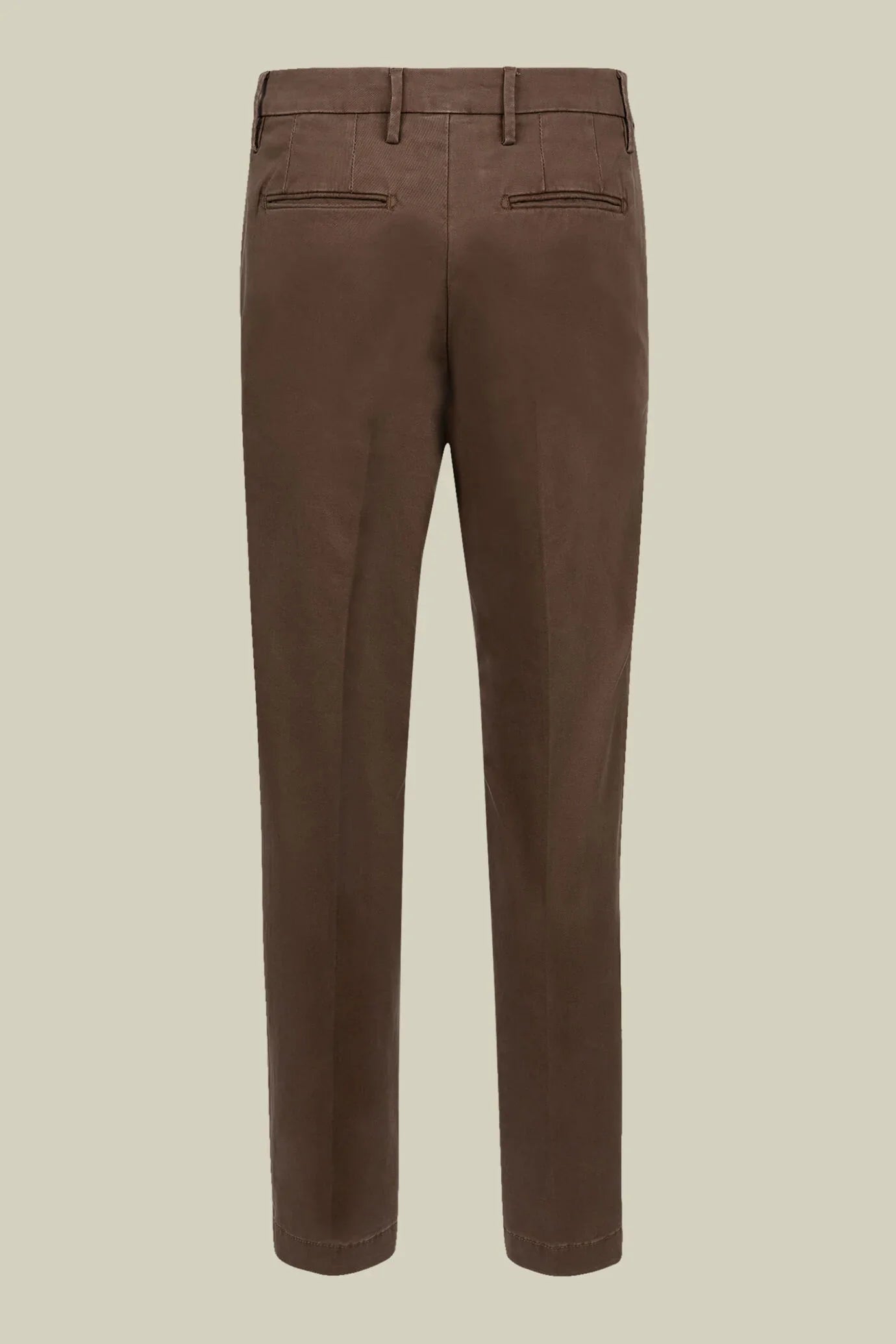 Men's classic twill chinos in a perfect fit