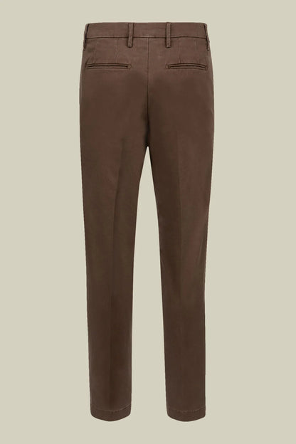 Men's classic twill chinos in a perfect fit