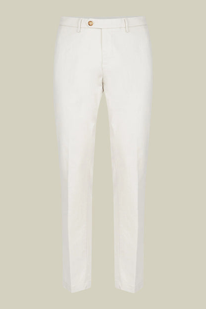 Men's classic twill chinos in a perfect fit