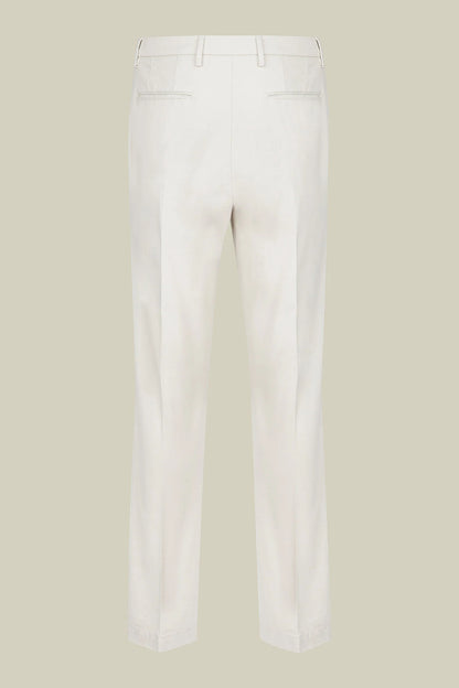 Men's classic twill chinos in a perfect fit