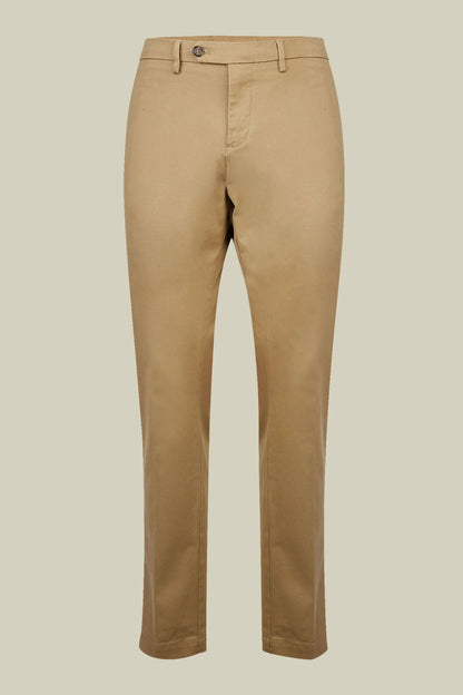 Men's classic twill chinos in a perfect fit