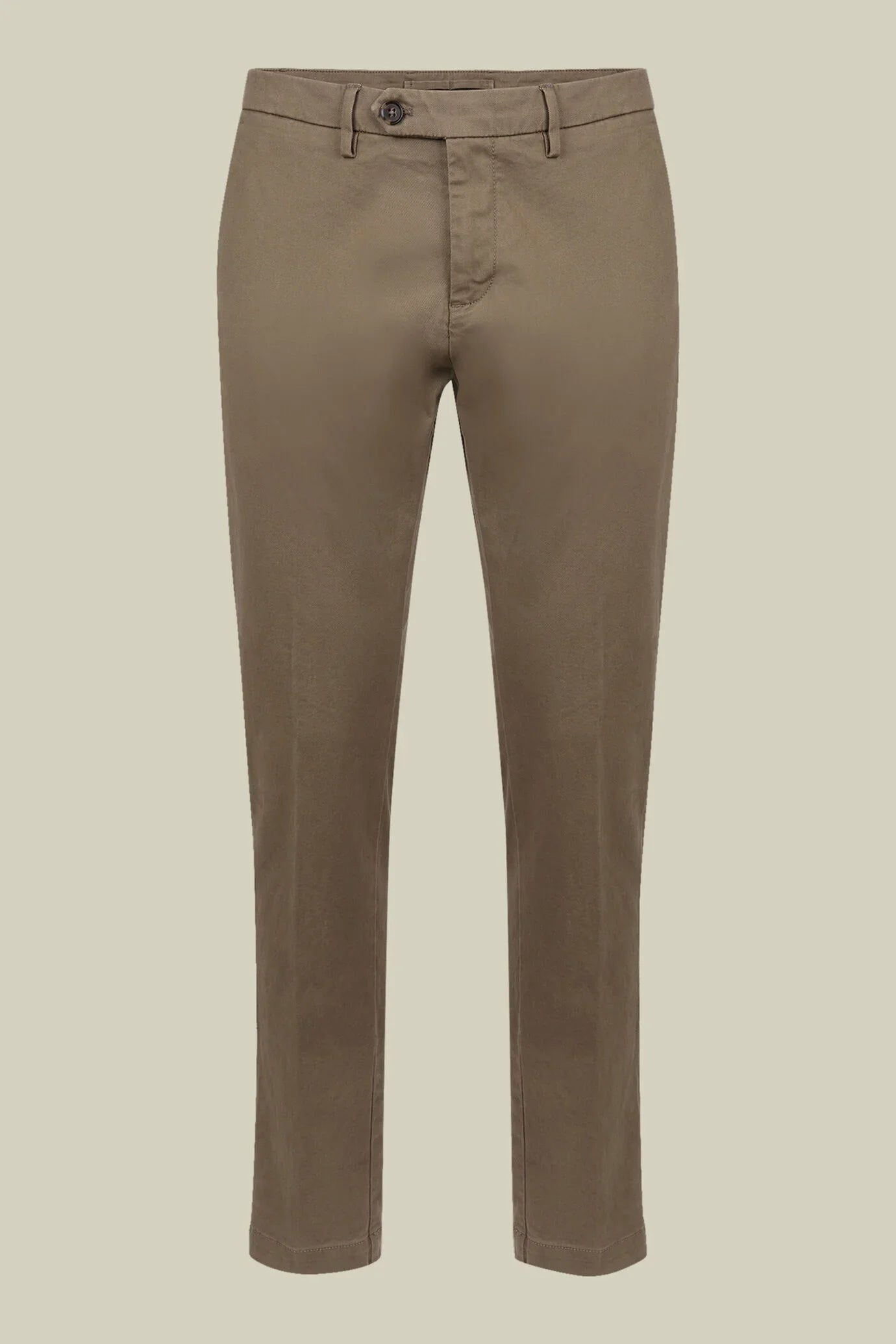Men's classic twill chinos in a perfect fit