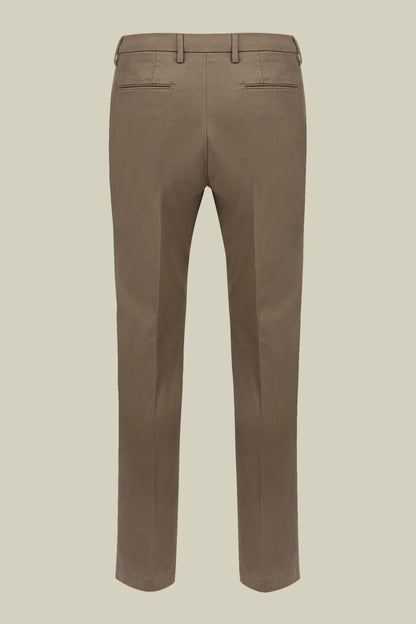 Men's classic twill chinos in a perfect fit