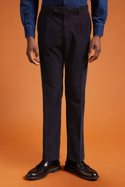 Men's regular fit classic pleated trousers in garment-dyed twotone 21-wale corduroy