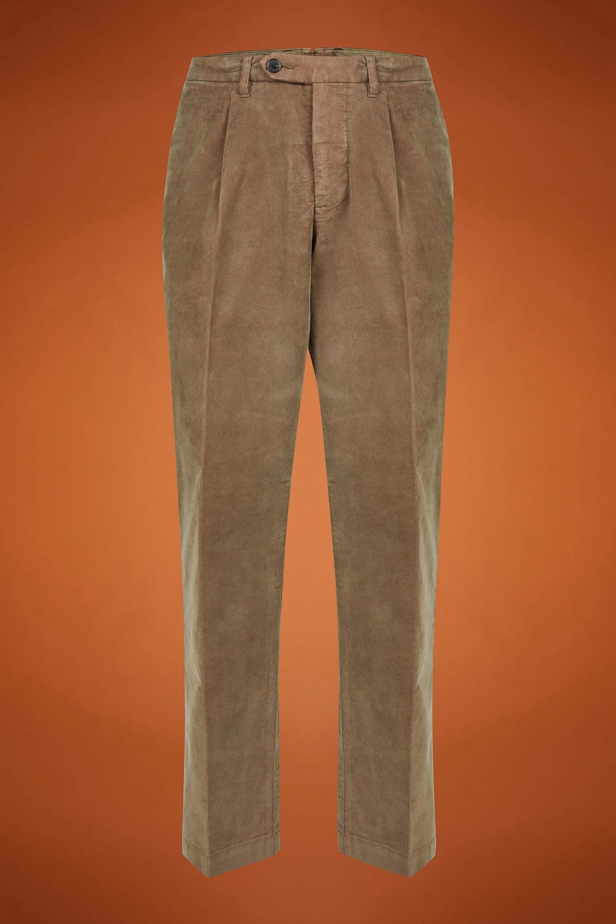 Men's regular fit classic pleated trousers in garment-dyed twotone 21-wale corduroy