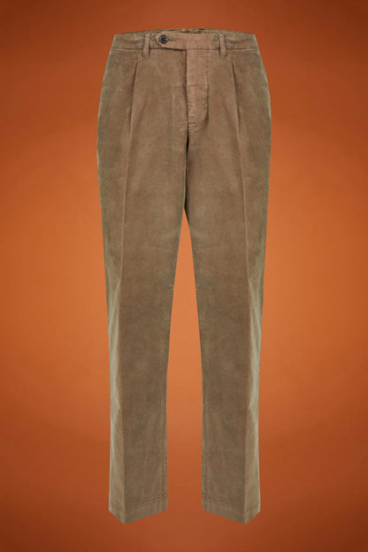 Men's regular fit classic pleated trousers in garment-dyed twotone 21-wale corduroy