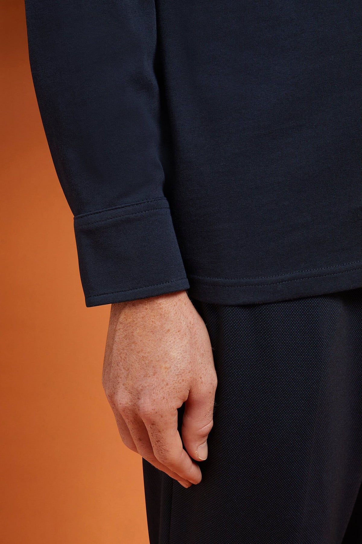 Men's long-sleeved 100% cotton polo shirt with a classic collar in a regular fit