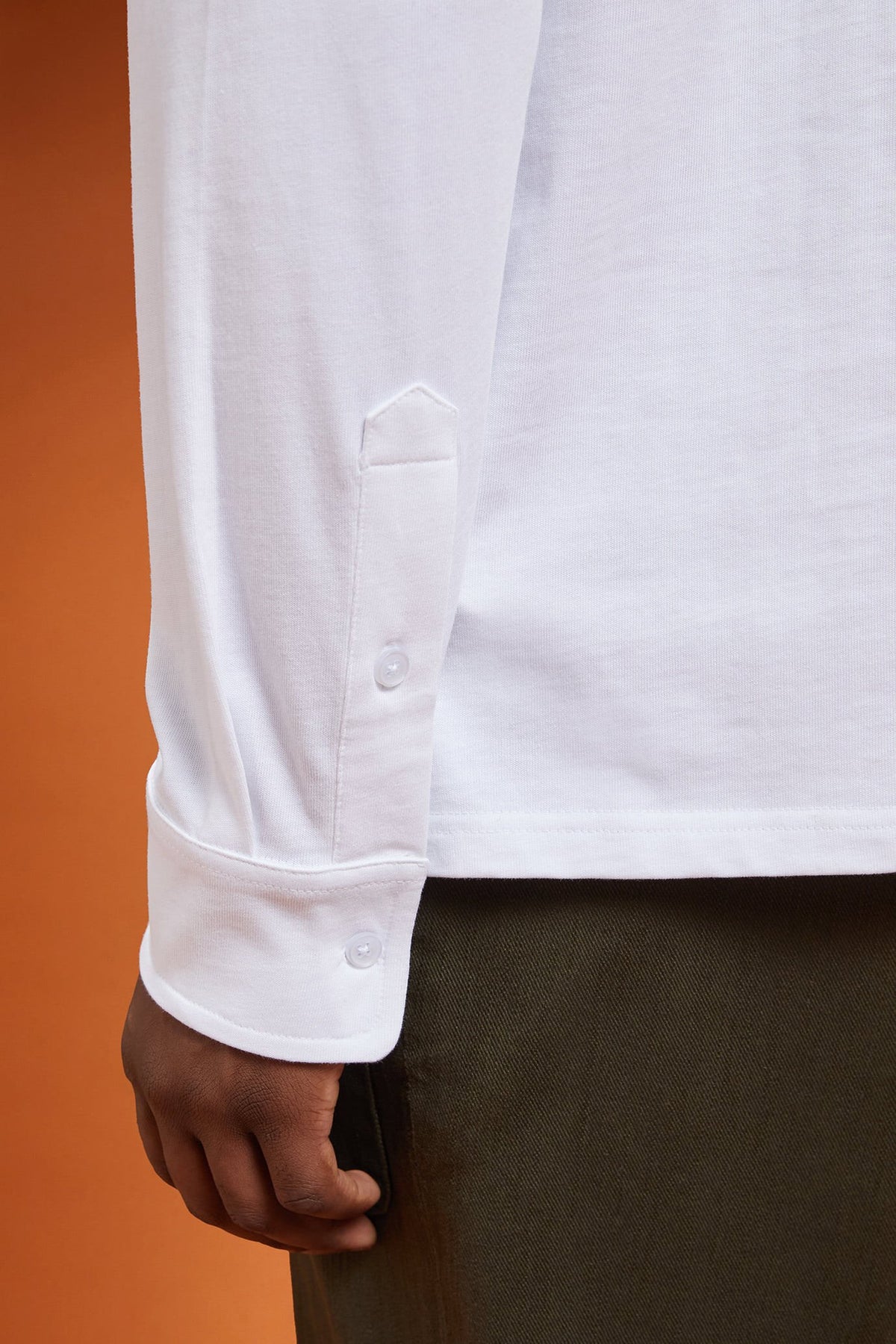 Men's long-sleeved 100% cotton polo shirt with a classic collar in a regular fit