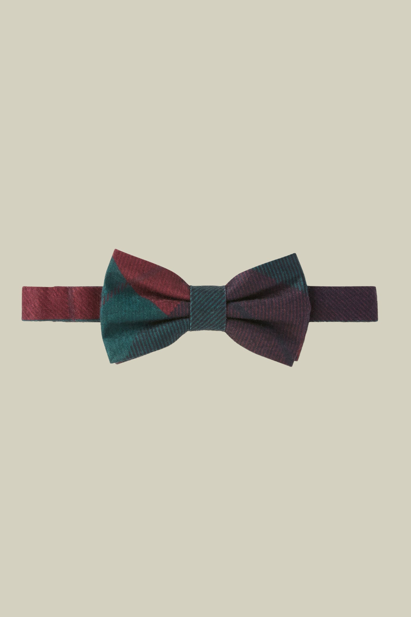 Men's tartan patterned bow tie with a woollen finish