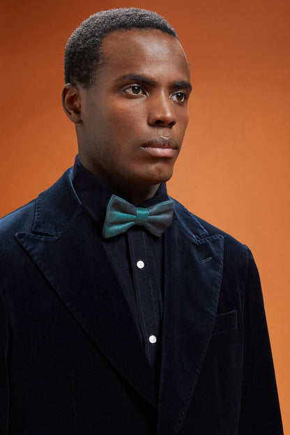 Men's tartan patterned bow tie with a woollen finish