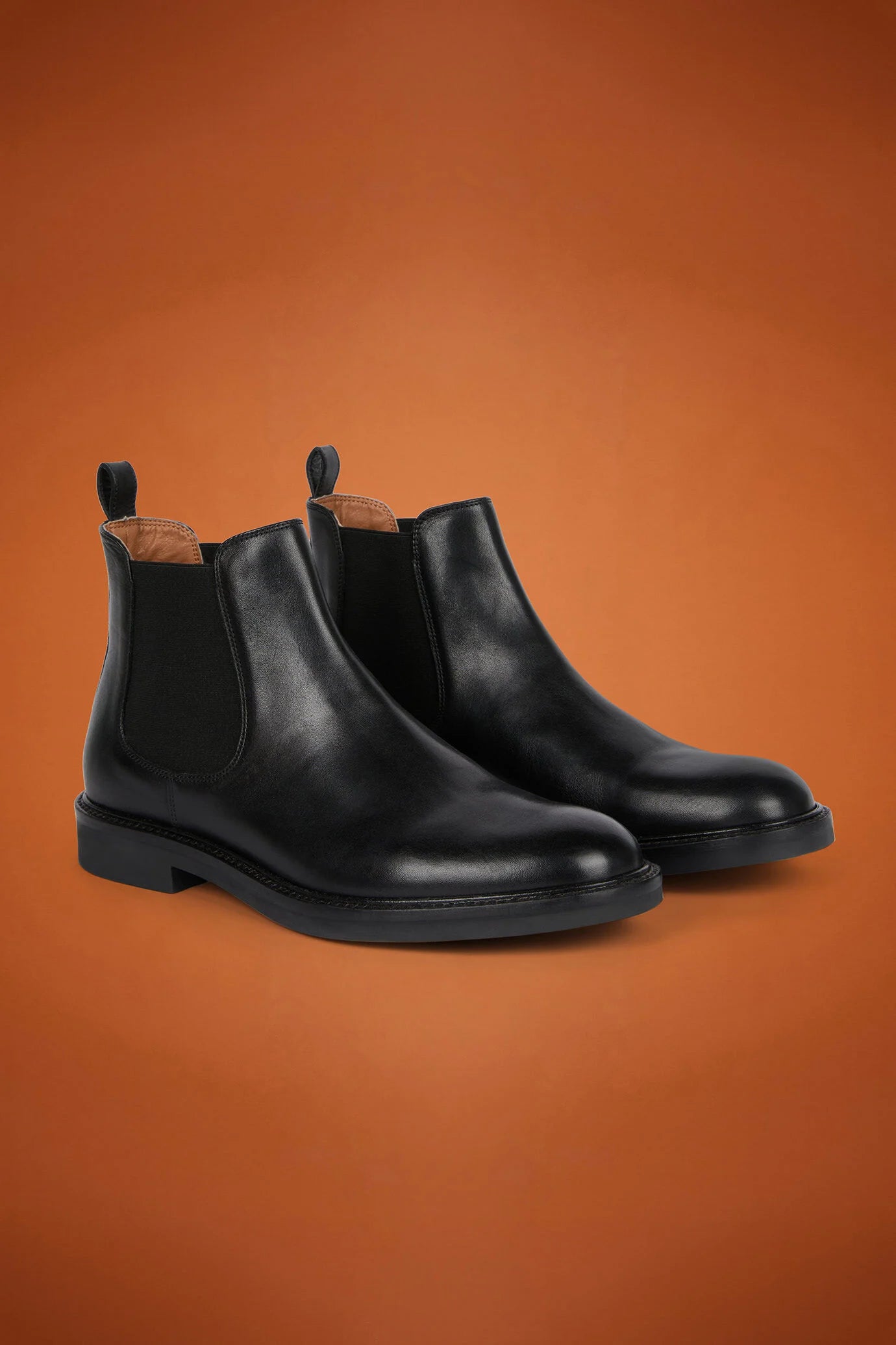 Men's Chelsea boots in 100% genuine leather with rubber soles