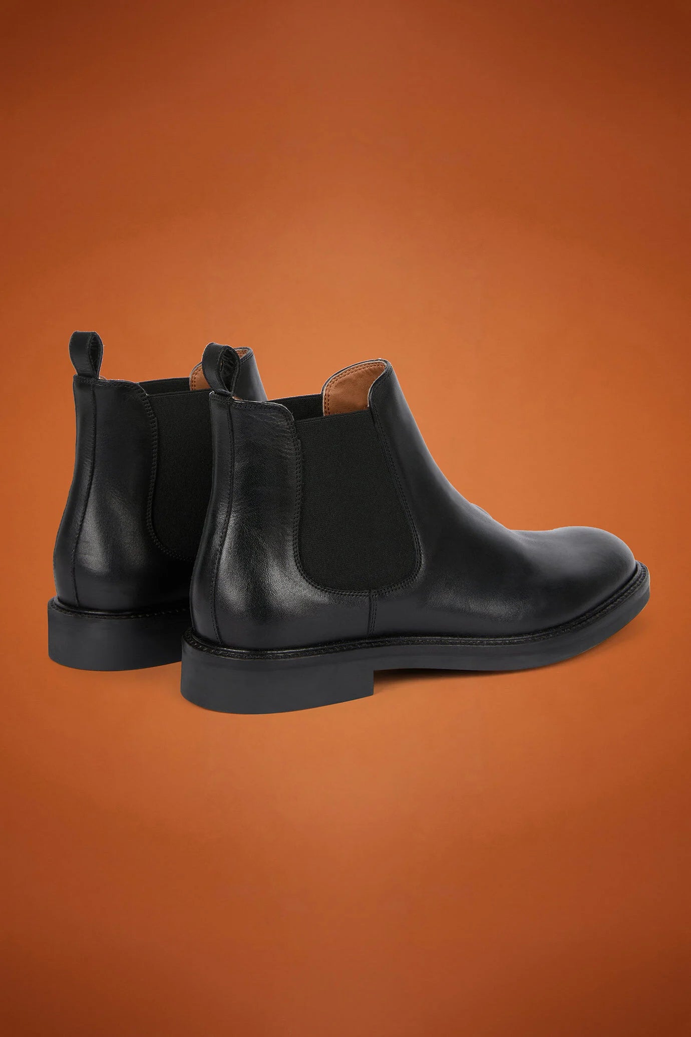 Men's Chelsea boots in 100% genuine leather with rubber soles