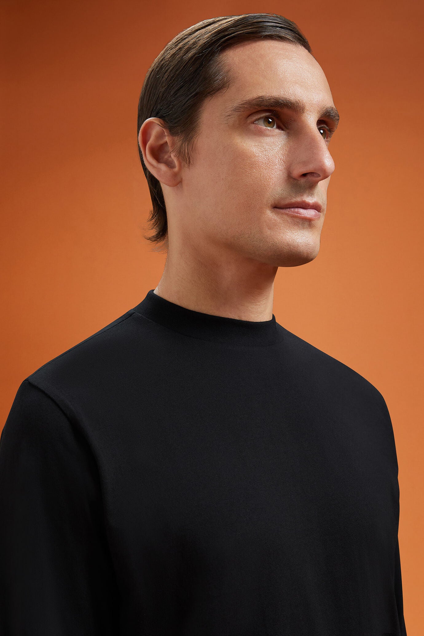 Men's regular fit long-sleeved crew neck T-shirt in 100% cotton