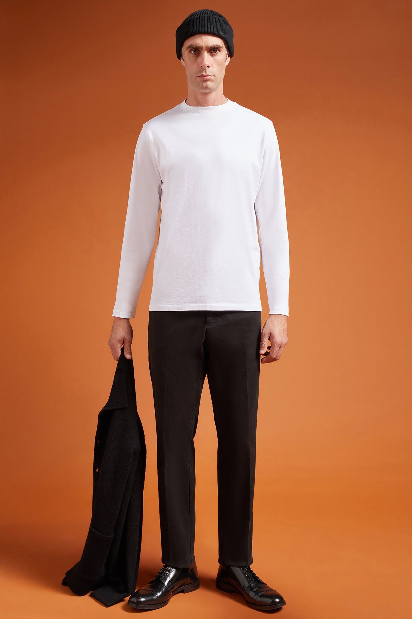 Men's regular fit long-sleeved crew neck T-shirt in 100% cotton