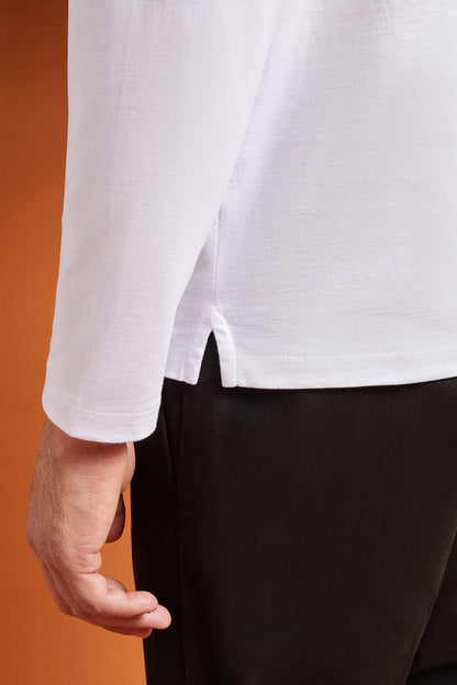 Men's regular fit long-sleeved crew neck T-shirt in 100% cotton