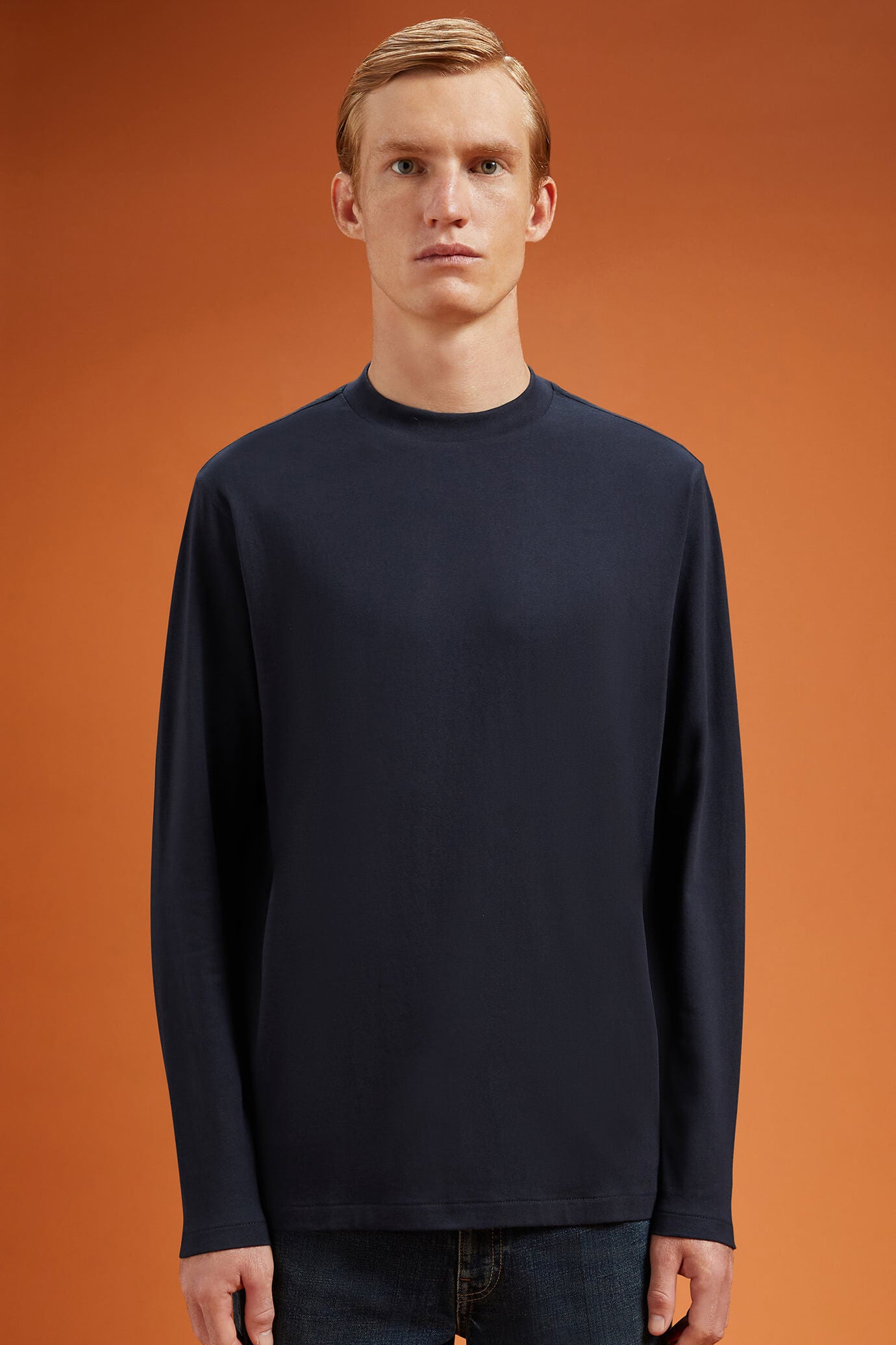 Men's regular fit long-sleeved crew neck T-shirt in 100% cotton