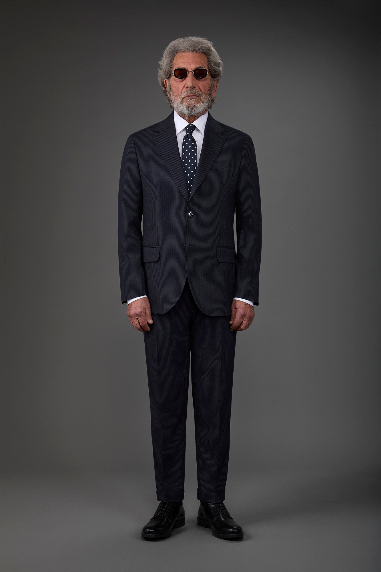 Single-breasted men's suit with flat front trousers in a pinstripe fabric