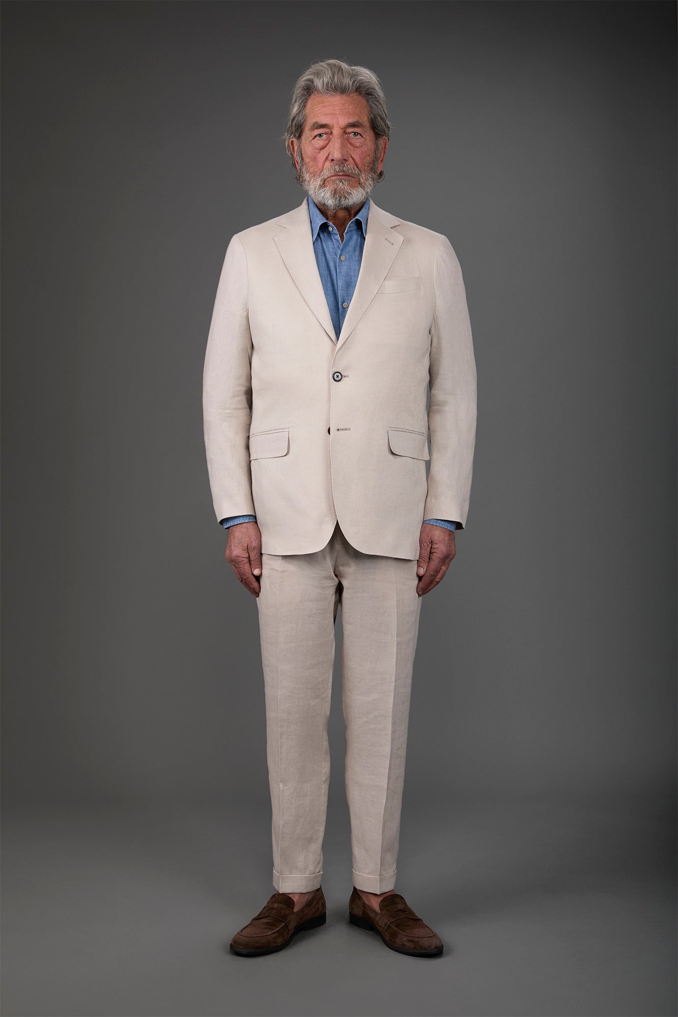 Single-breasted men's suit with flat front trousers, in pure linen with a washed effect