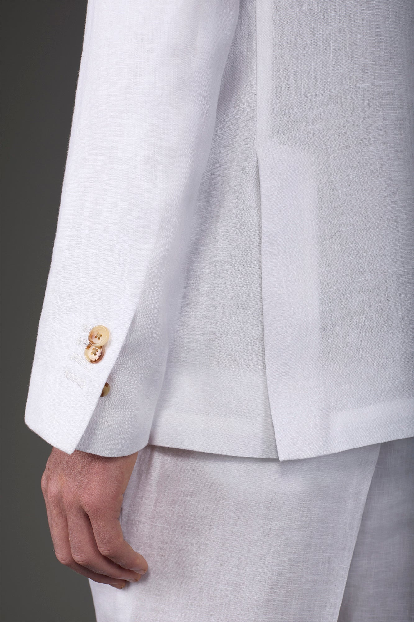 Single-breasted men's suit with flat front trousers, in pure linen with a washed effect