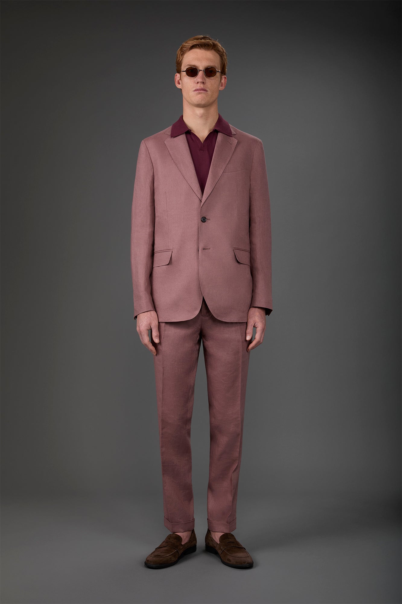 Single-breasted men's suit with flat front trousers, in pure linen with a washed effect