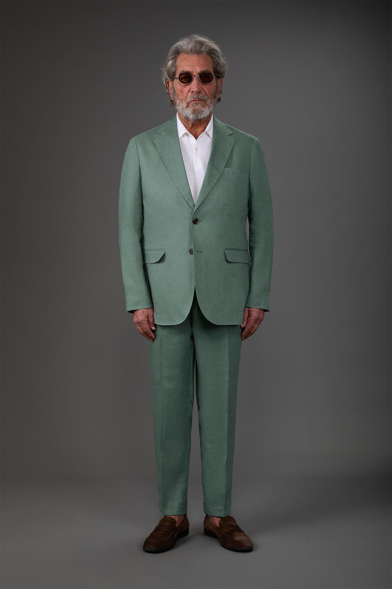Single-breasted men's suit with flat front trousers, in pure linen with a washed effect