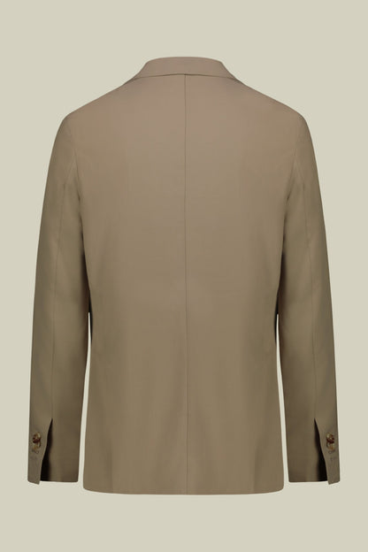 Single-breasted men's suit with single-pleat trousers