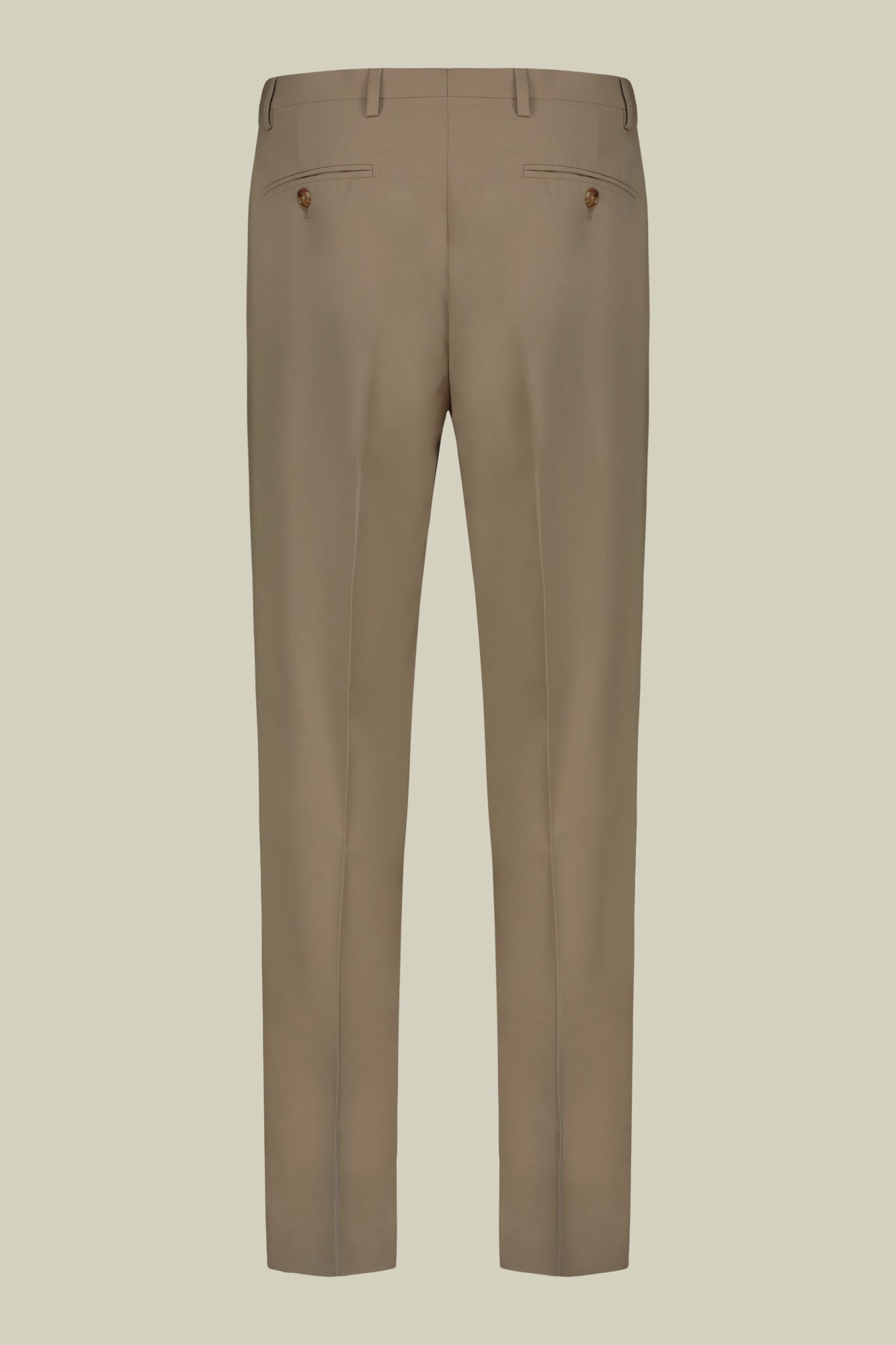 Single-breasted men's suit with single-pleat trousers