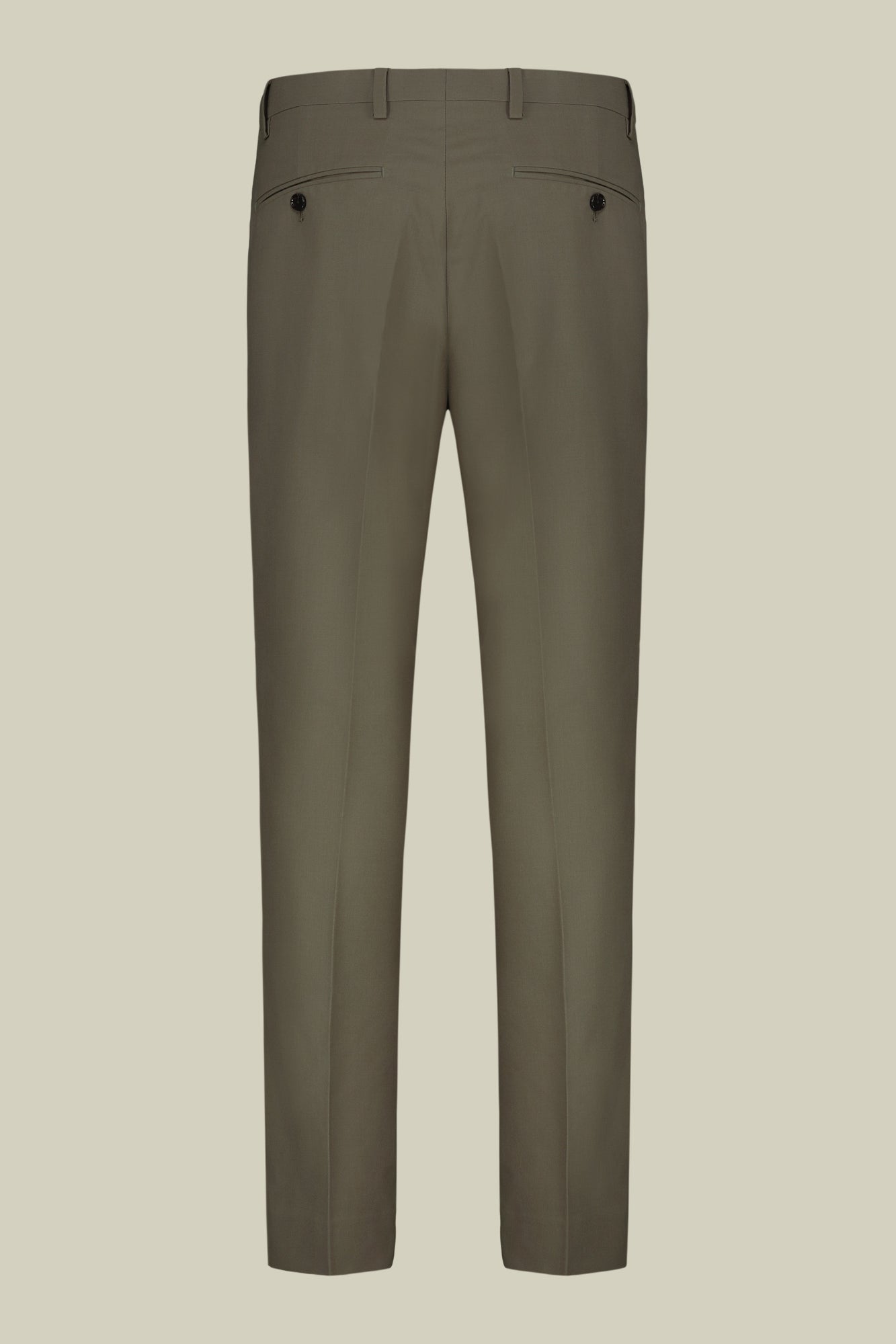 Single-breasted men's suit with single-pleat trousers
