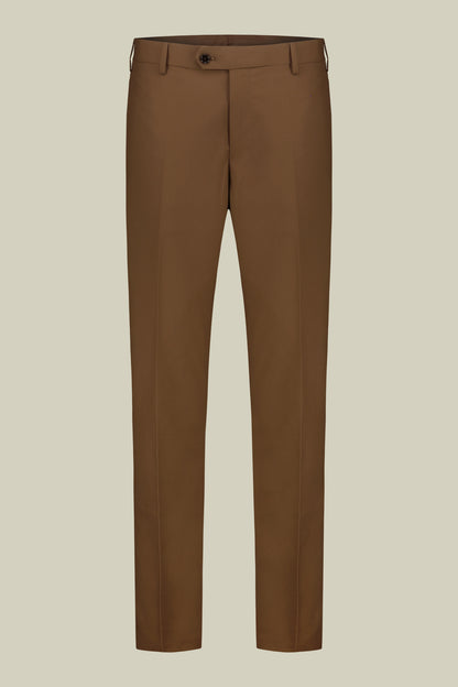 Single-breasted men's suit with flat front trousers