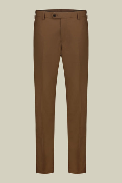 Single-breasted men's suit with flat front trousers