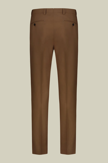 Single-breasted men's suit with flat front trousers