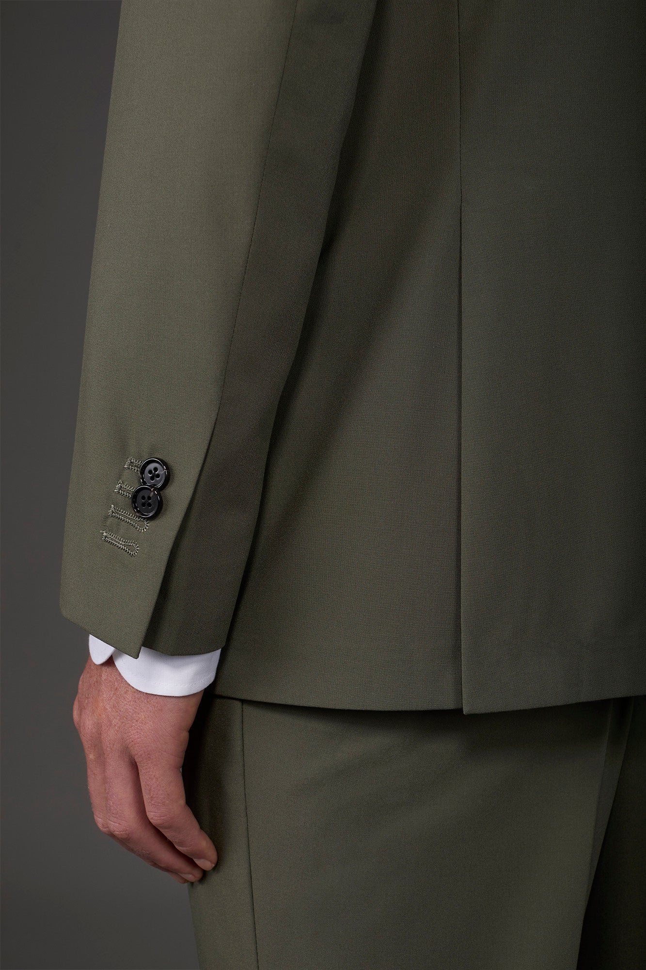 Single-breasted men's suit with flat front trousers