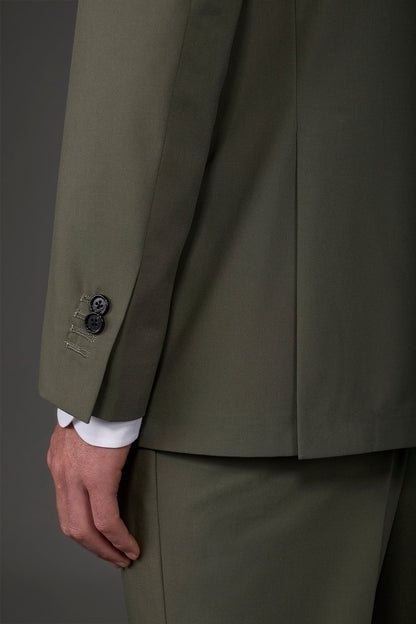 Single-breasted men's suit with flat front trousers