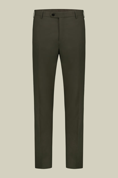 Single-breasted men's suit with flat front trousers