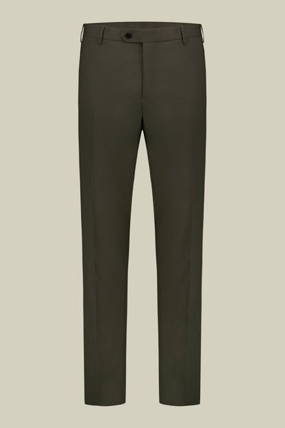 Single-breasted men's suit with flat front trousers