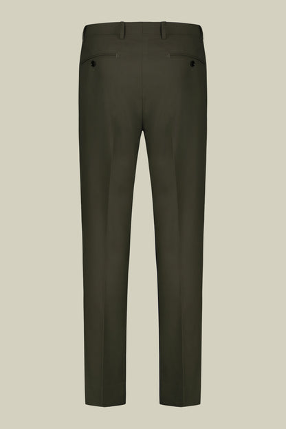 Single-breasted men's suit with flat front trousers