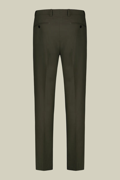 Single-breasted men's suit with flat front trousers