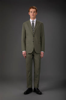 Single-breasted men's suit with flat front trousers