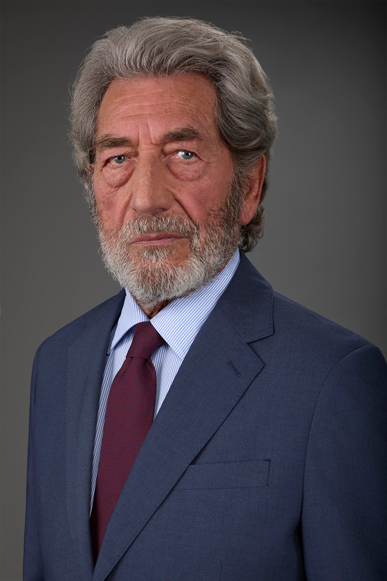 Single-breasted men's suit with flat front trousers