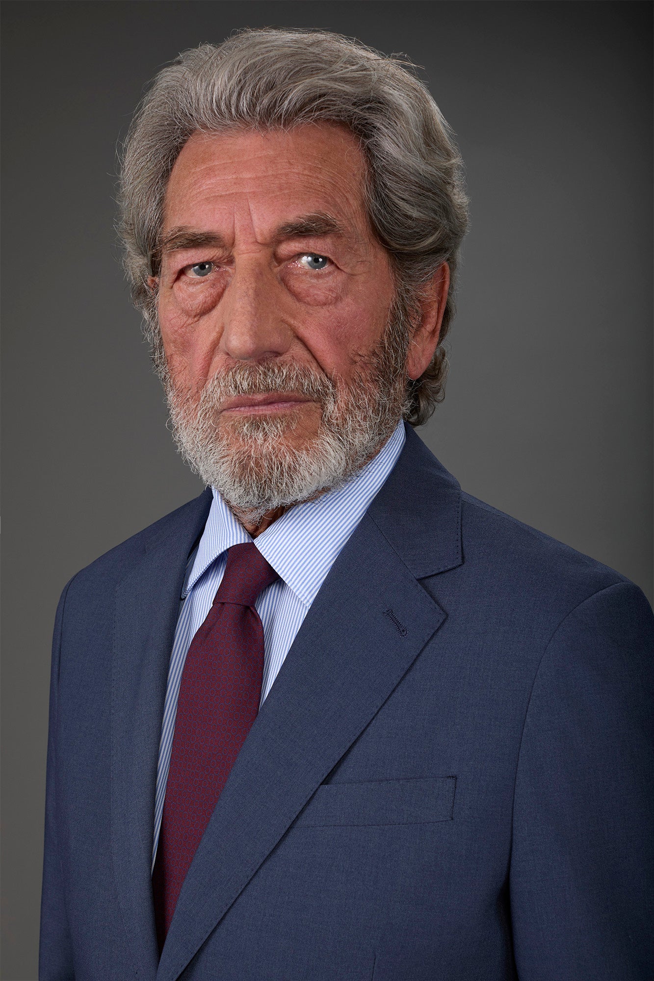 Single-breasted men's suit with flat front trousers