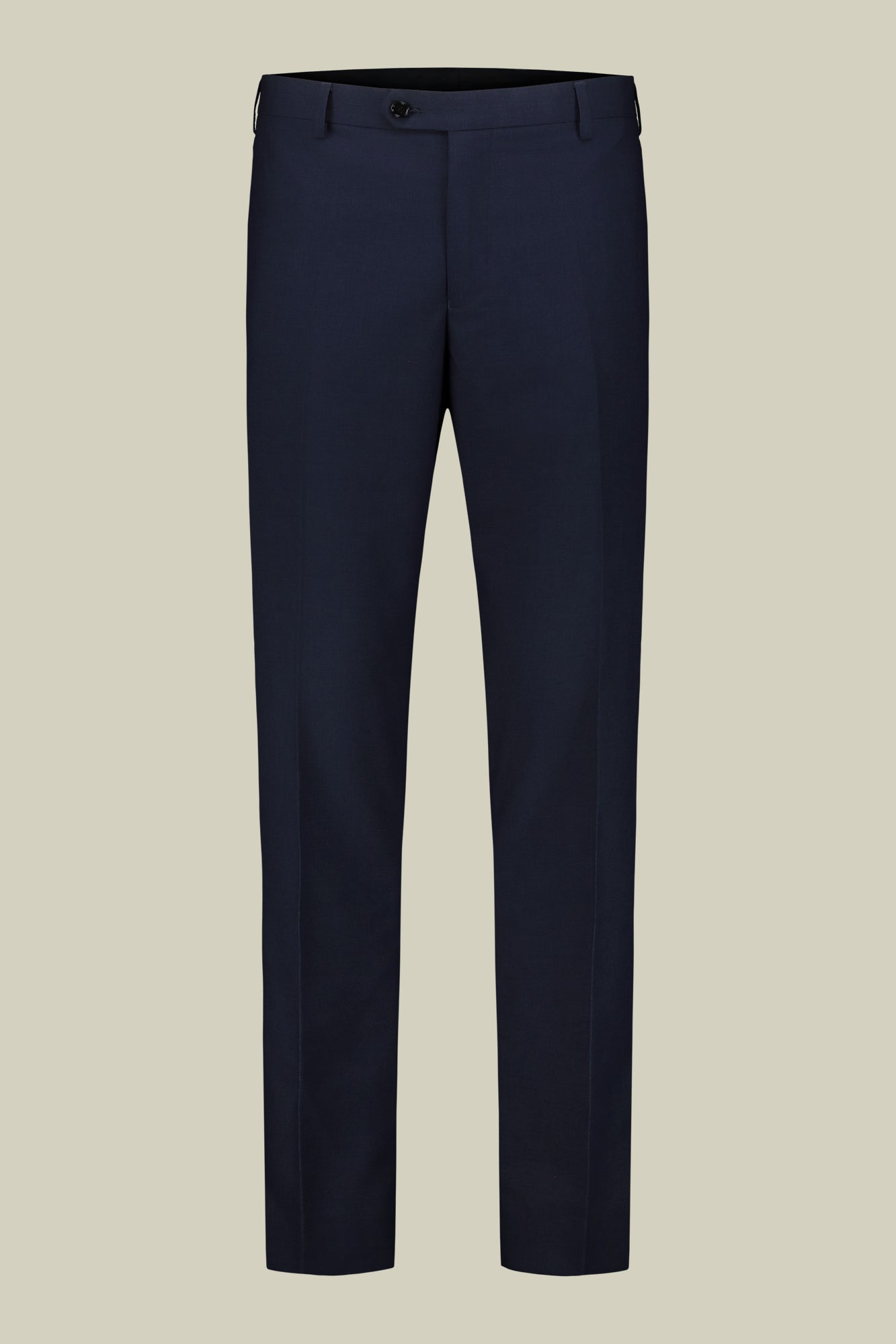 Single-breasted men's suit with flat front trousers