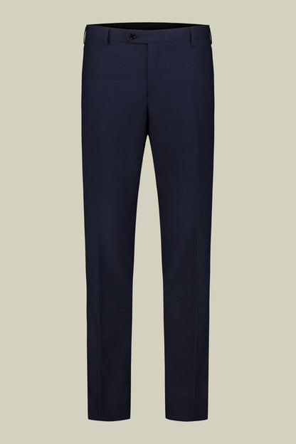 Single-breasted men's suit with flat front trousers